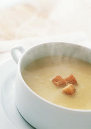 千葉市花見川区の居酒屋「酒場食堂V」：炭火焼きと新鮮魚介が楽しめる絶品料理店